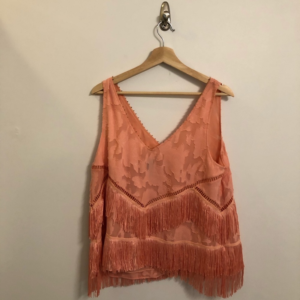 HD Paris. Pink fringe top.